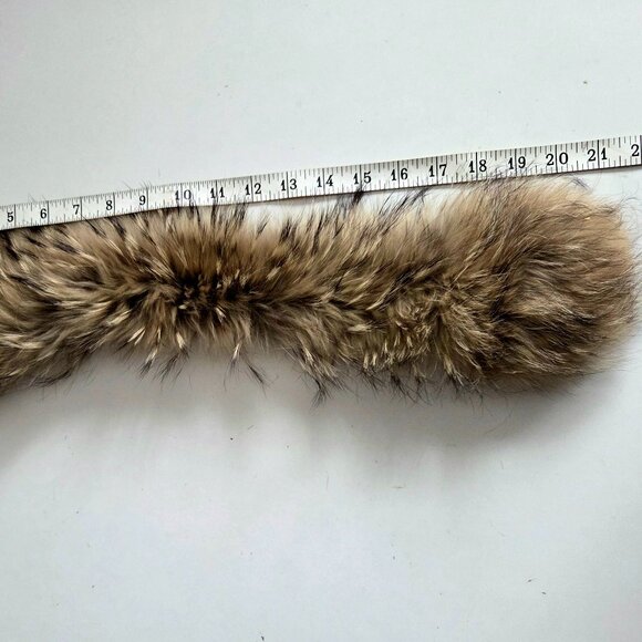 Real fur collar. - Picture 7 of 8
